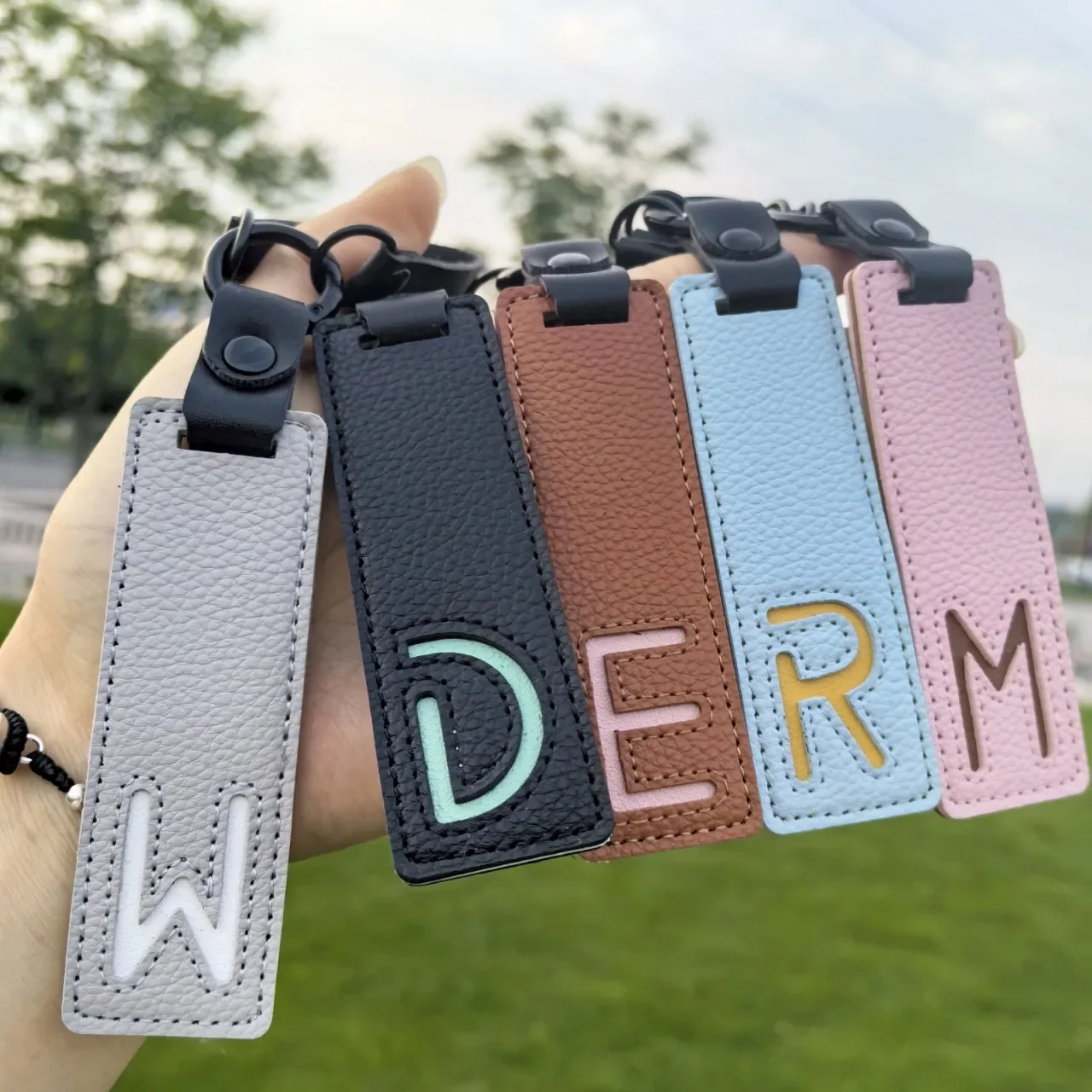 A-Z Letters Keychain Colorful PU Leather Name Initial Keyring for Women Handbag Charms Anti-Loss Luggage Pendant Key Accessories