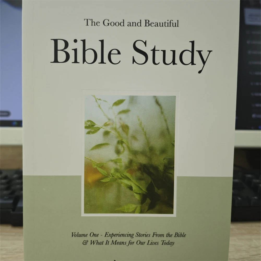 

Красивый год в Библии: 52-тижневое исследование Библии для женщин. Руководство по изучению Библии с предложеним чтением. Библейская работа в мягкой обложке.