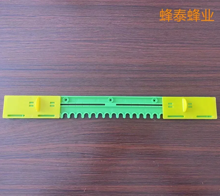 A Light Green Extended Slide Nest Door, 10 Pieces