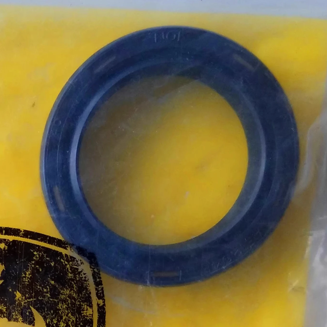 

RE72086 5E1004 Tractor Original Accessory 854 Input Oil Seal