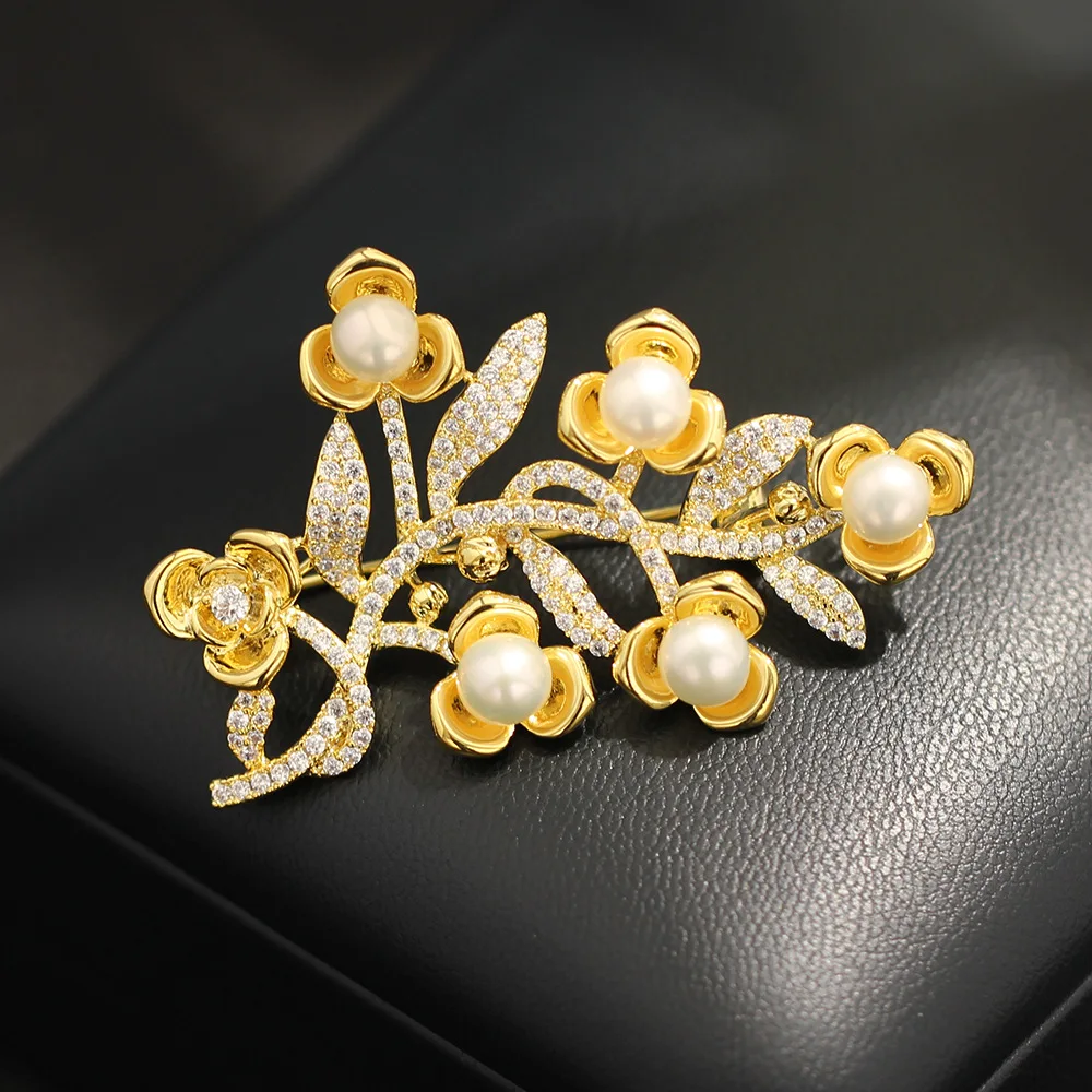 Elegant Temperament Micro-inlaid Zircon Flower Bouquet Brooch High-end Freshwater Pearl Stamen Pin Accessory for Women