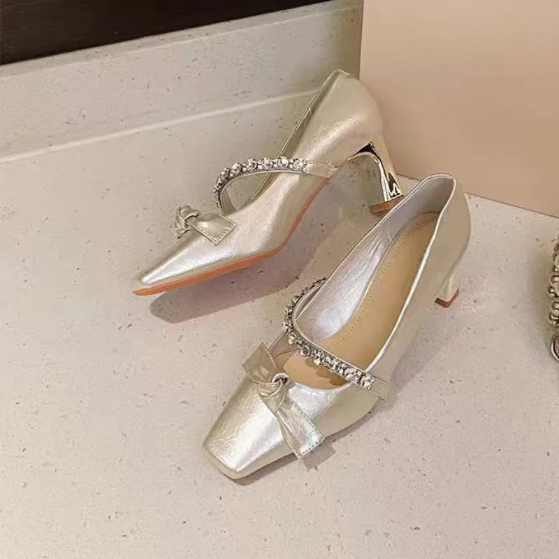 

Женские французские туфли 2025 года на блочном каблуке с бантом, с неглубоким вырезом, квадратным носком и стразами
