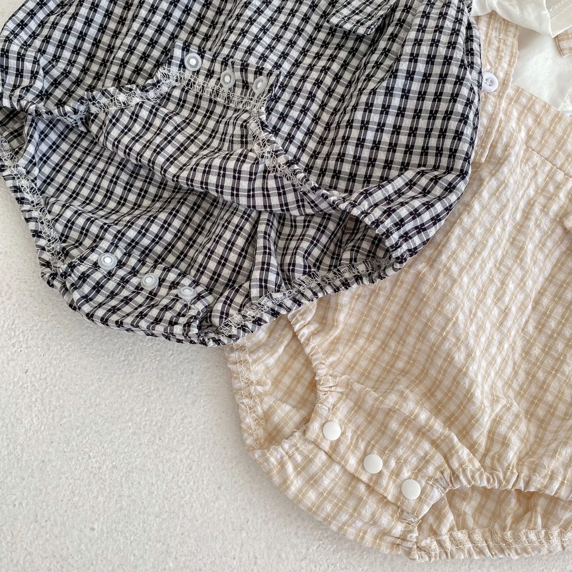 Summer Infant and Child Bodysuit 100% Cotton Versatile Doll Collar Collar Collar Plaid Fake Two Piece Triangle Romper Creeper