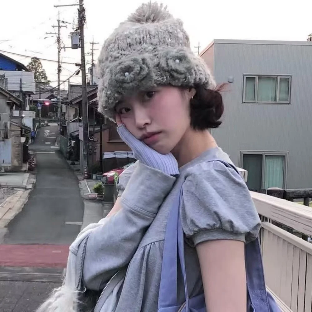 

Корейский сладкий 3D цветочный дизайн, милые шапочки с помпоном для женщин, осенне-зимняя теплая универсальная индивидуальная пуловерная шапка Y2K