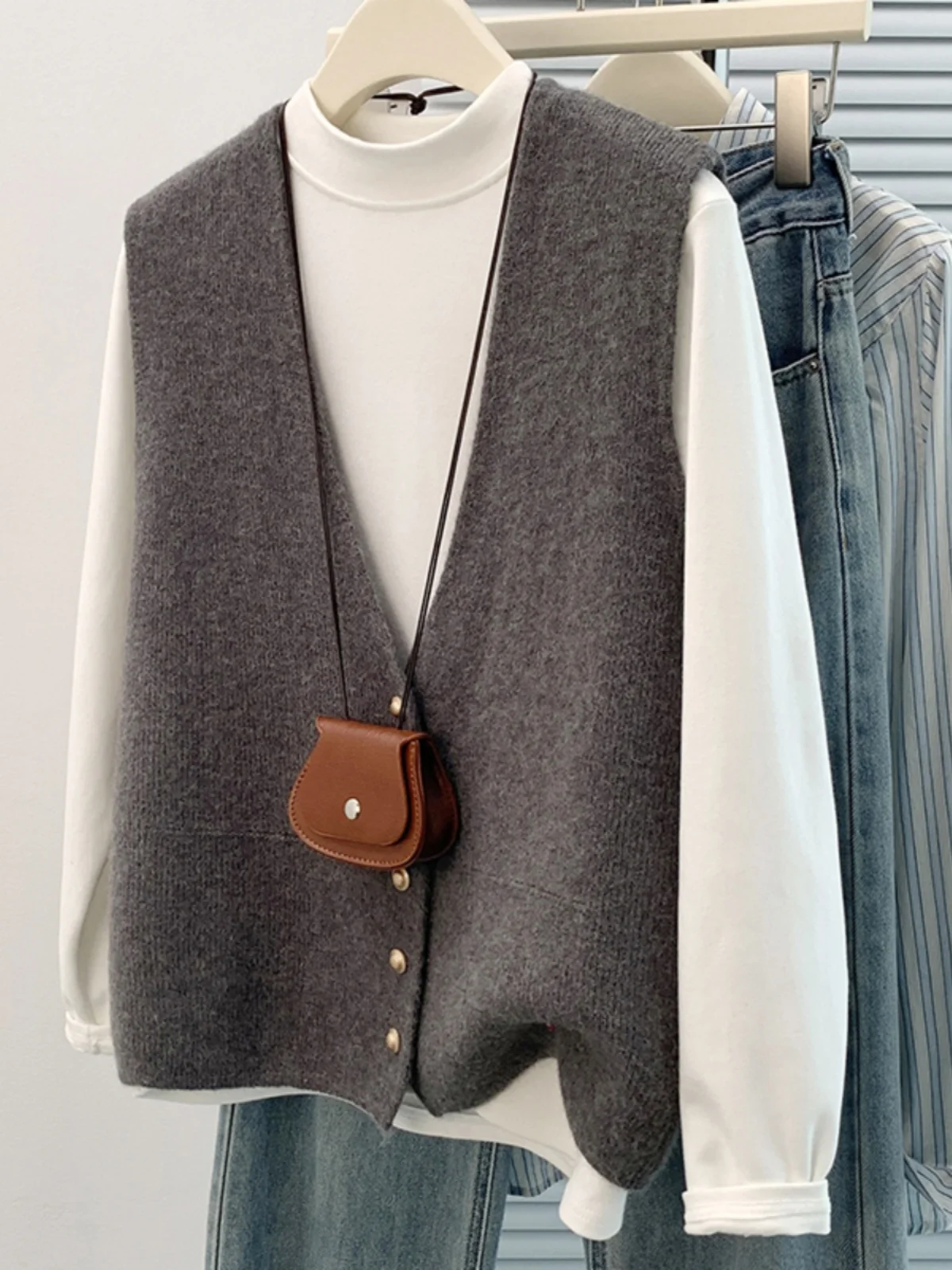 

Versatile Woolen Knitted V-Ne Women's Vest Spring Autumn Outerwear oulder Pad Open Cardigan Base irt ort Sle Single...