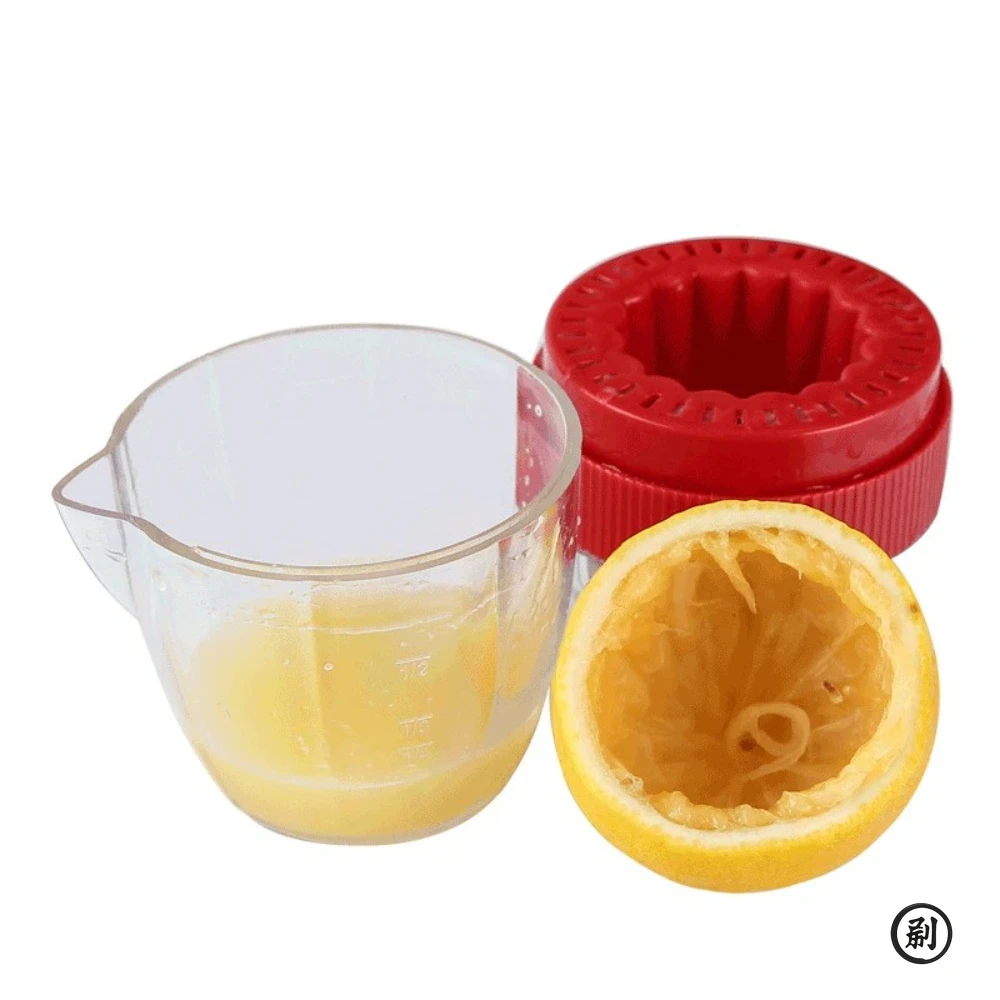 Lemon Squeezer With Lid Plastic Manual Lemon Juicer Orange Press Cup Citrus Squeezer with Pour Spout Fruit Tools image 2