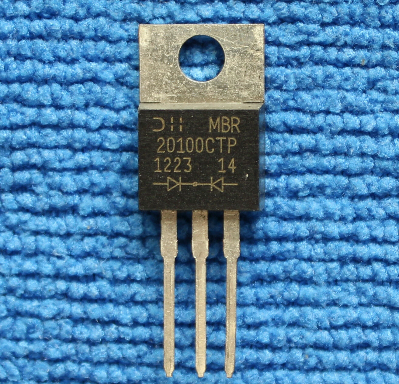 

10PCS MBR20100CT MBR20100CTP MBR20100 20100 TO-220 20A 100V Schottky Rectifier Diode