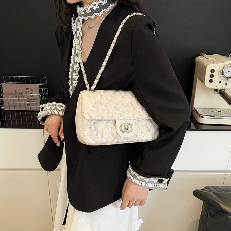 

High-End Minimalist Clutch Bag for Women Vintage Fashion Messenger Purse with Solid Color & Gold Accents