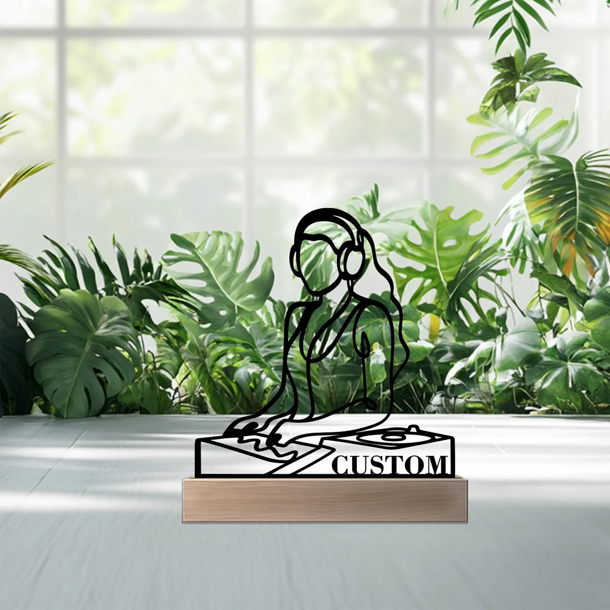 รูปปั้นนักร้องดัง 1 ชิ้น งานโลหะสั่งทำพิเศษ พร้อมฐานไม้ ของตกแต่งเหล็ก งานประติมากรรมดีบุก งานฝีมือศิลปะ พร้อมฐานไม้