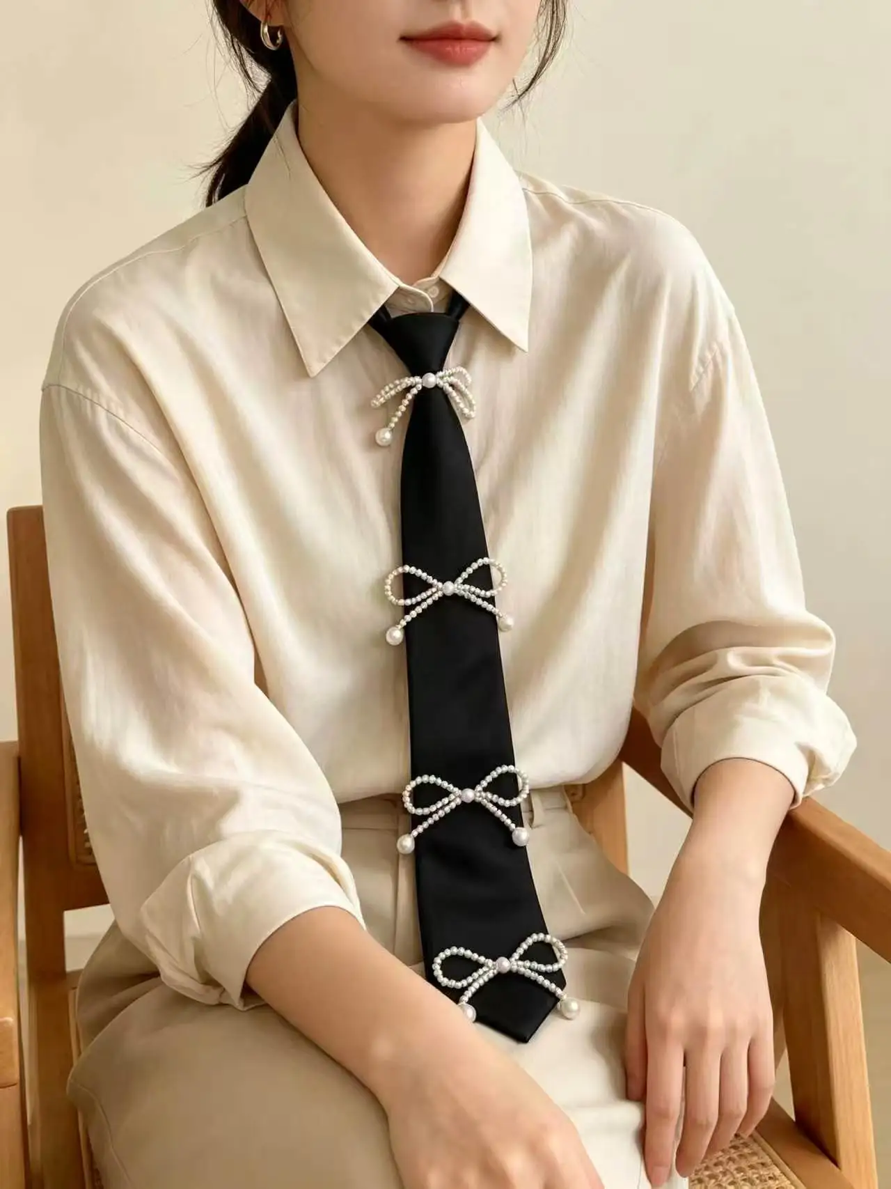French-style gentle pearl bow tie, no-iron black twill satin fixed lazy tie, decorative collar for girls' JK school shirts, accessory for daily commuting and banquets