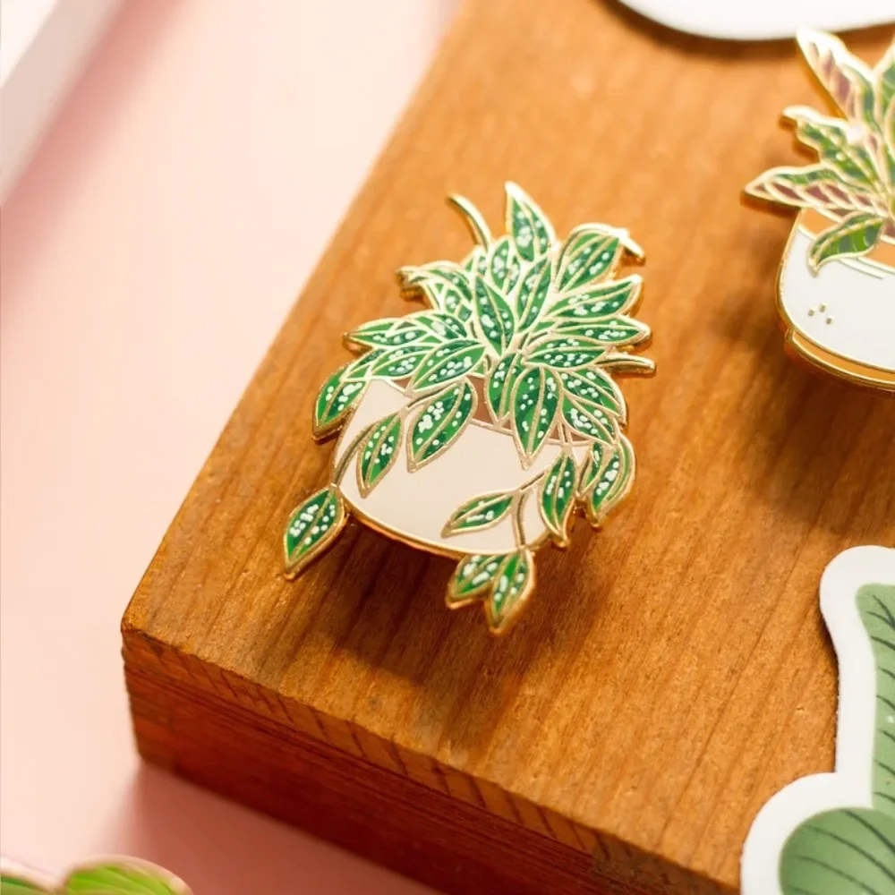 Hoya Splash Plant Enamel Pin | Houseplant Lapel Pins Badge | Potted Plant Brooch | Gifts for Plant Lover