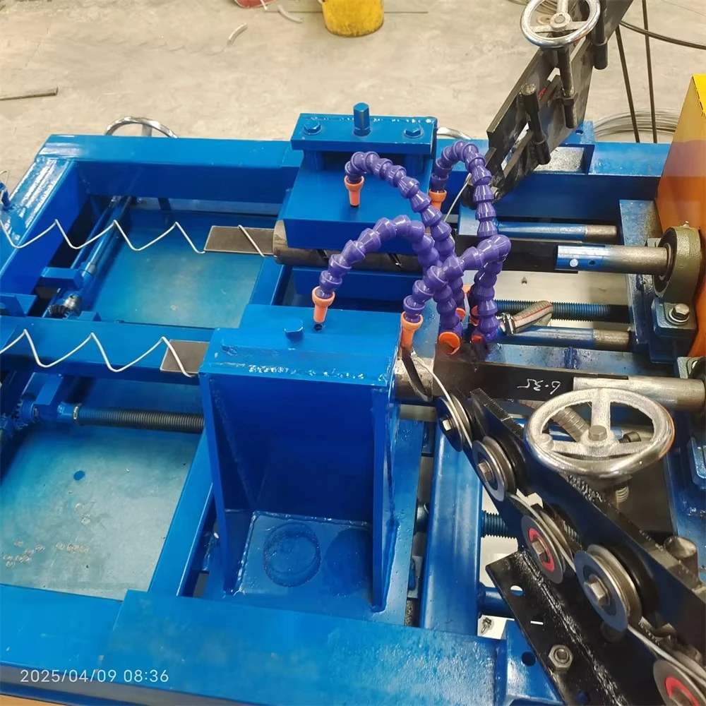 China Manufacturer's Full Automatic Chain Link Fence Weaving Machine High Quality Wire Mesh Making Machinery Customized