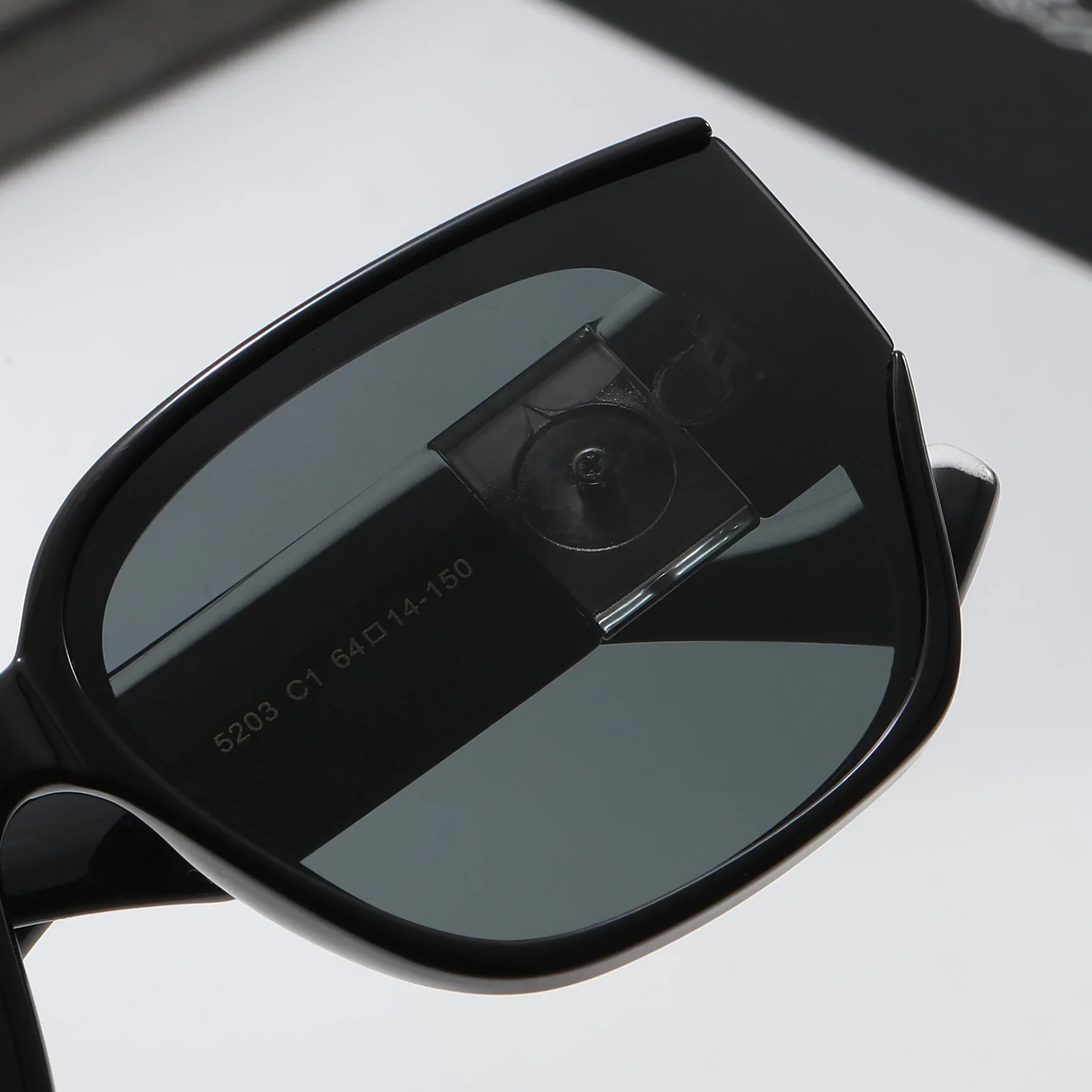 Polarized Square Green Legs Sunglasses Women Driving Travel Luxury Letters Sun Glasses Ladies Unisex Eyewears Gafas De Sol UV400