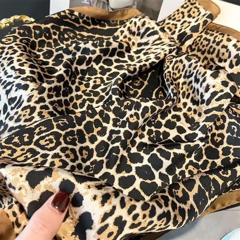 

1pc Luxury Brand Leopard Print Bandana Square Scarf Women's Imitation Silk Scarf Casual Versatile Decoration Small Neck Scarf