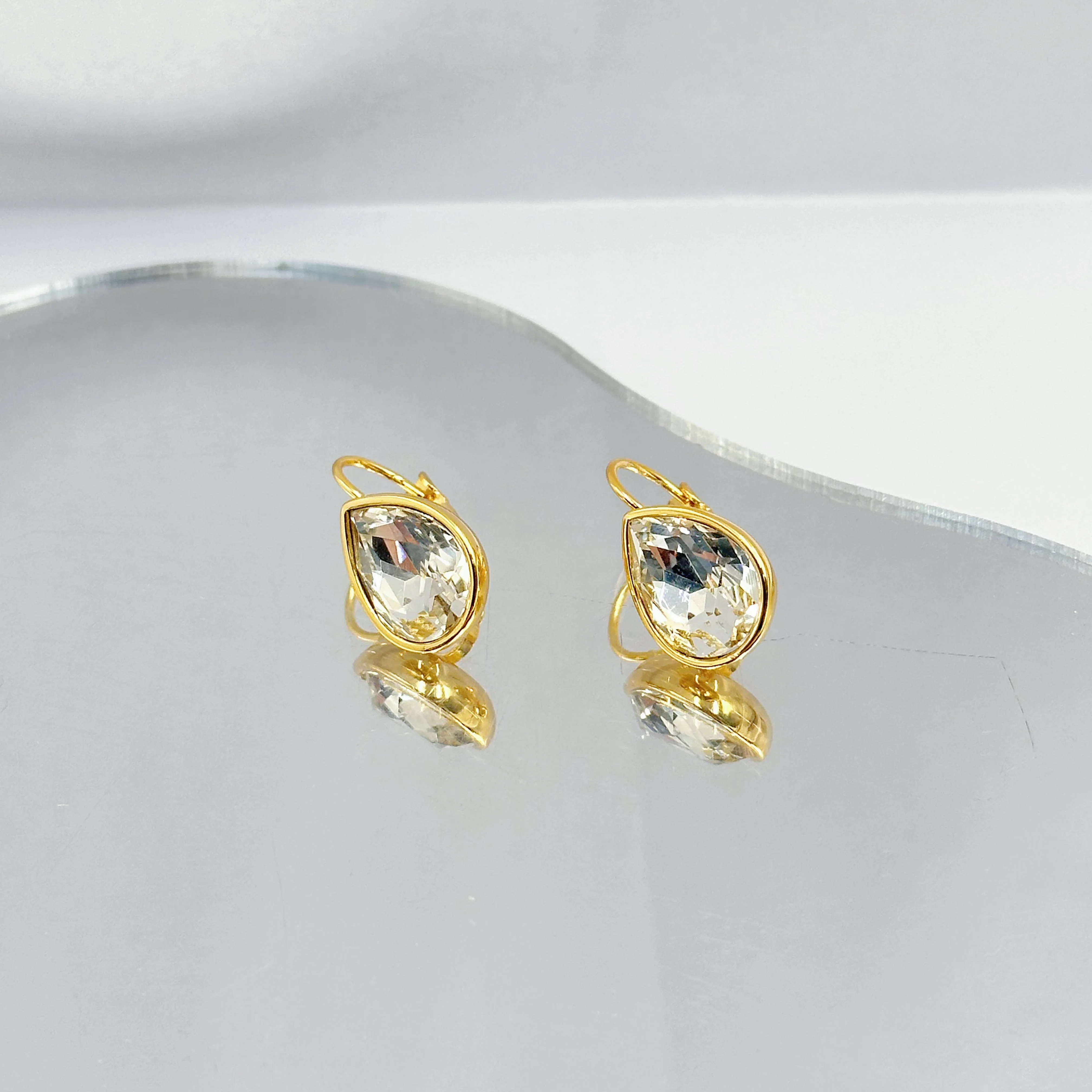 Gold Plated Clear Teardrop Crystal Earrings Women Water Drop Rhinestone Leverback Earrings Fashion Jewelry Gift