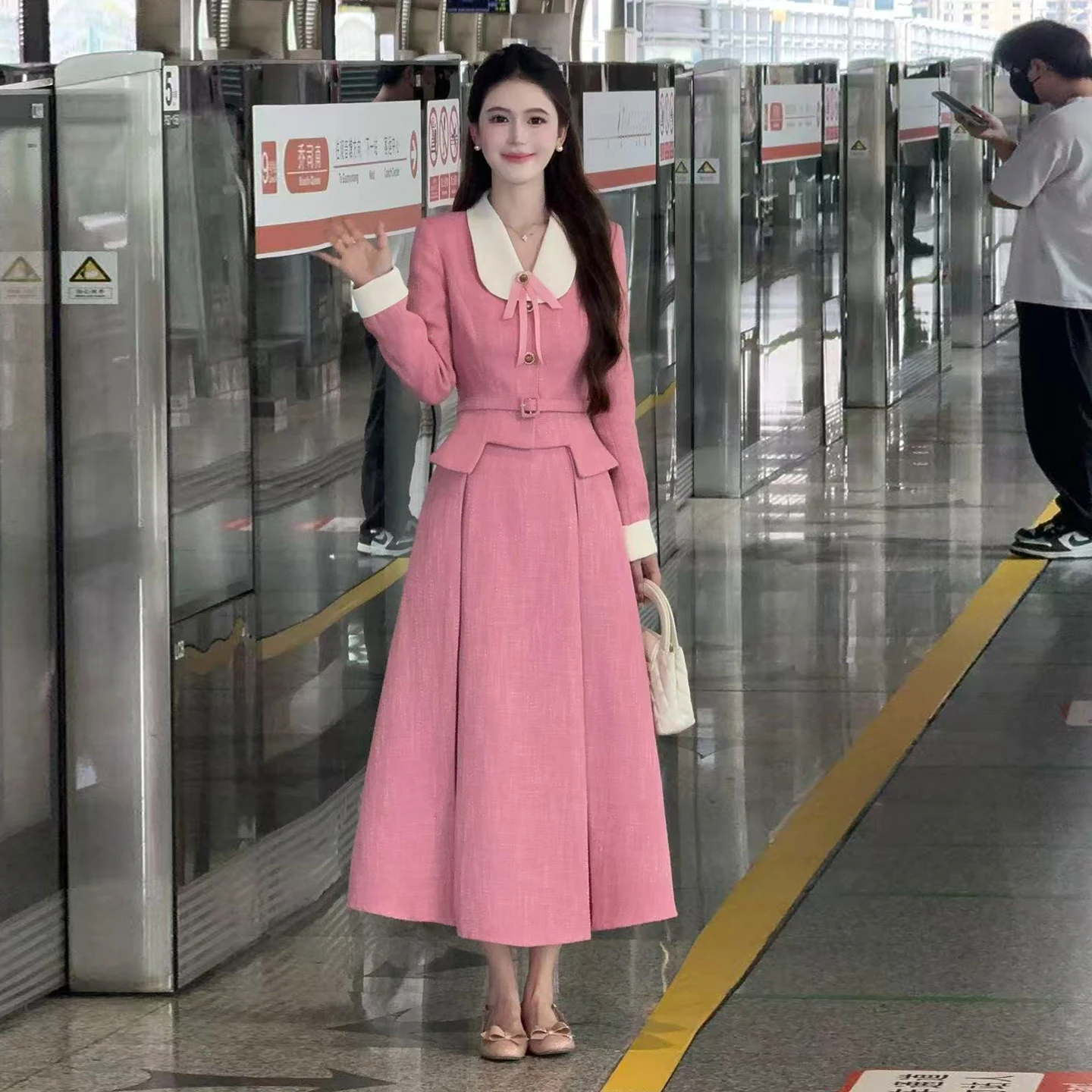 

Корейский комплект Lili: топ и юбка в стиле французского шика, розовый, для весеннего сезона, женский повседневный деловой костюм