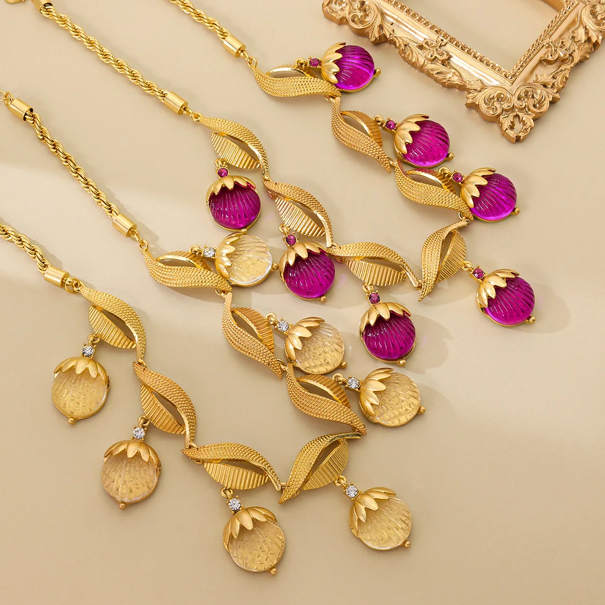 Retro style jewelry Russian colored gemstone inlaid pine cone necklace elegant medieval jewelry