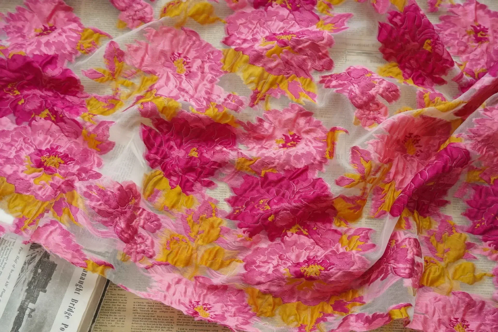 45cmX145cm Pink Yellow Contrasting Embossed Jacquard Fabric Wedding Dress Clothing Shirt Skirt Diy Sewing Fabric A123
