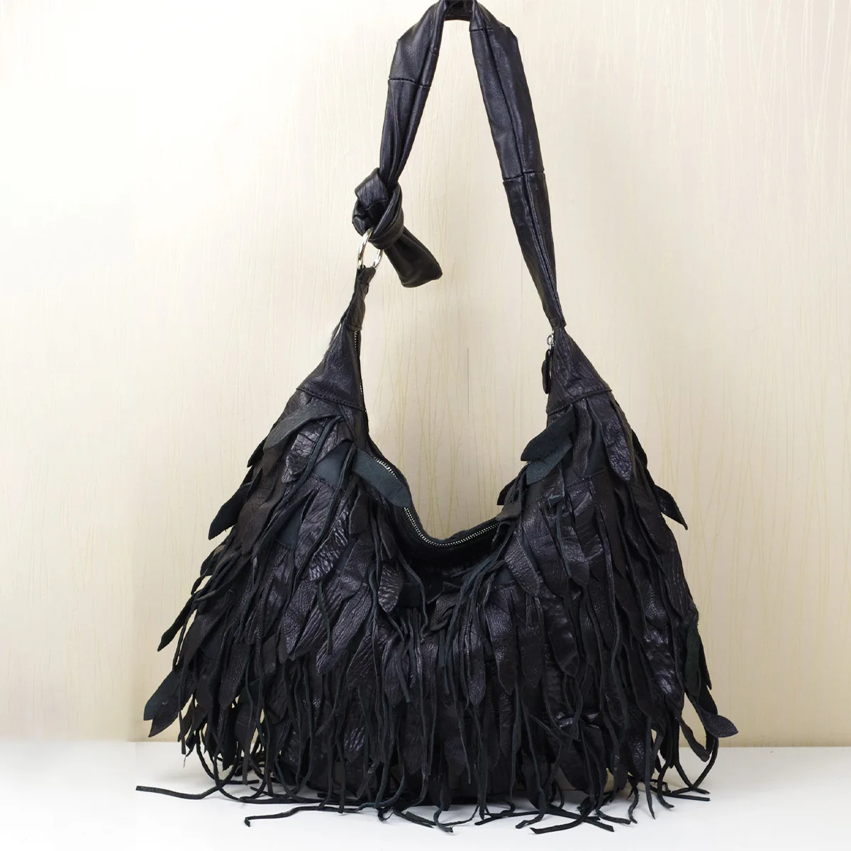 

2025 new leather women's soft casual black striped fringe personalized hobo bag shoulder bag sheepskin women's bag