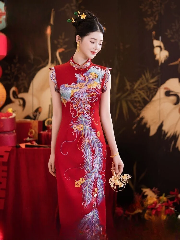 

New Chinese-style cheongsam heavy industry dress bride's wedding toasting and gown