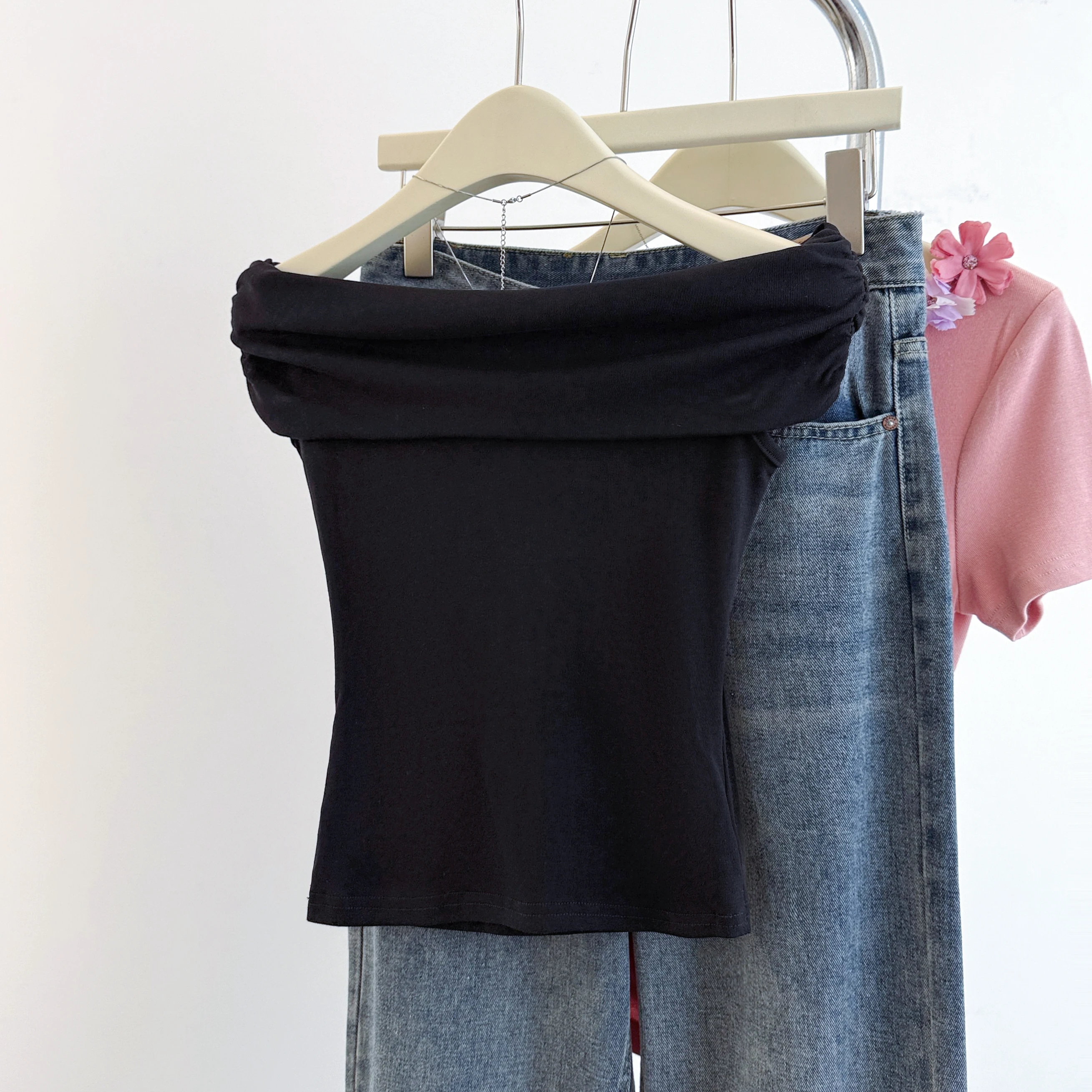 Koreański styl, czysta pożądanie, odkryte ramiona, krótki top, damski, dopasowany krój, wiązany w pasie, letni.