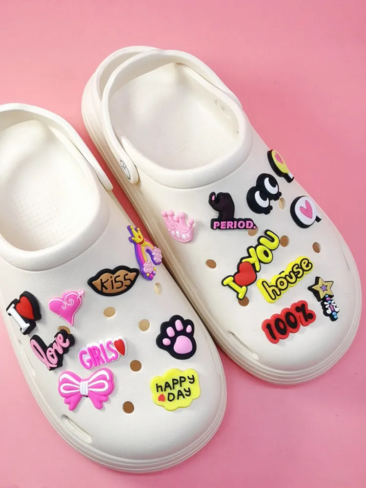 Nhiều Màu Sắc Tình Nhân Thái PVC Giày Charm Diy Giày Đồ Trang Trí Nguồn Gốc Gây Bít Khóa Trang Trí Nữ Croc Đồ Trang Trí Trẻ Em Đảng Quà Tặng