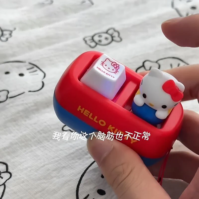Sanrio Hello Kitty Portachiavi con pulsante vocale Kt Cat Keycap Giocattolo antistress Simpatico pulsante per tastiera Squishy Desk Decor Regali di compleanno
