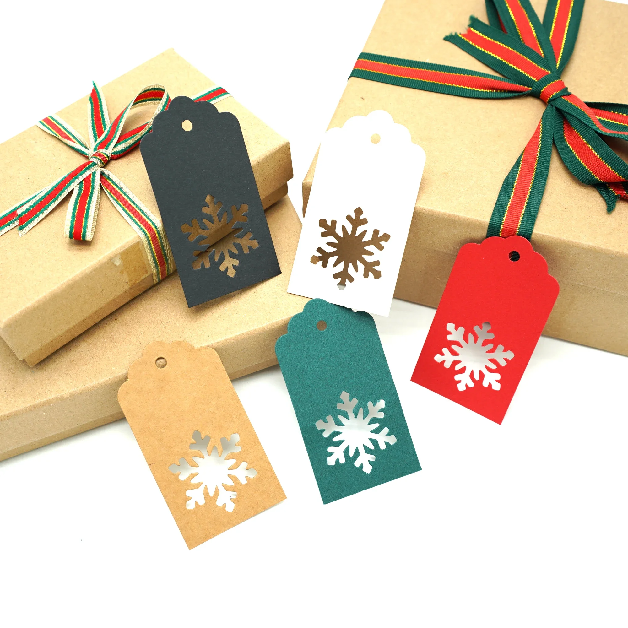 50PCS Kraft Paper Tags Hollow Snowflake/Tree/Deer Handmade DIY Crafts Hanging Tags for Christmas Gifts Wrapping Supply Labels