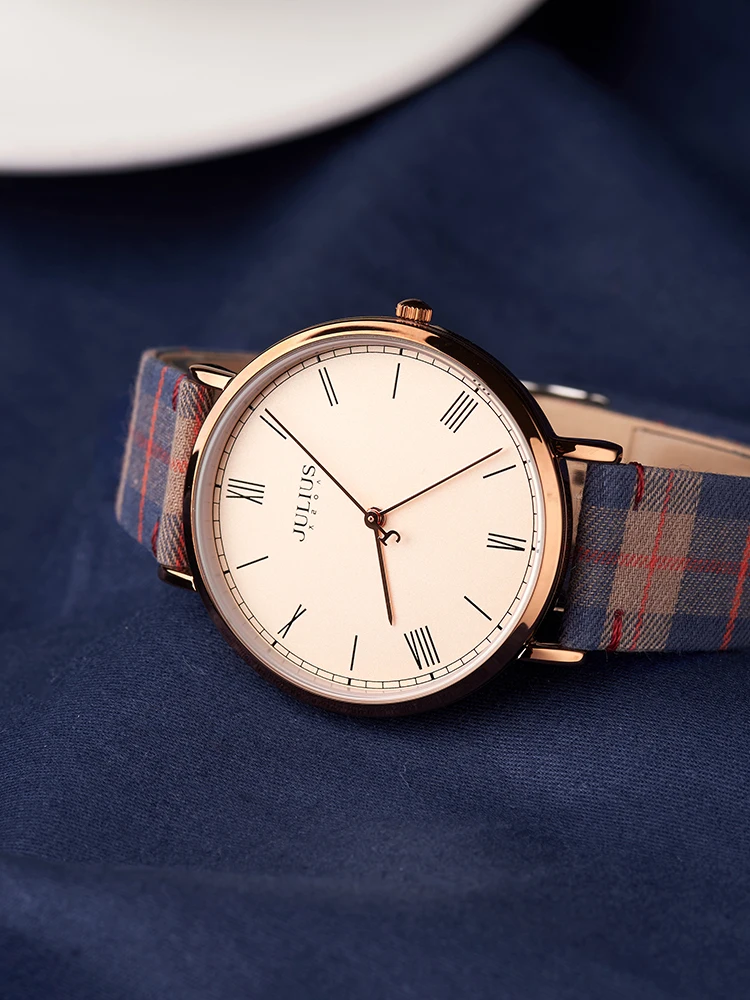 Exquisite women's wristwatch, 2025 new style, canvas strap, large dial, casual and simple design, suitable for women.
