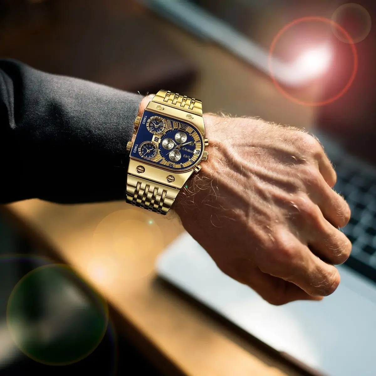 Oulm موضة ساعة رجالي فاخرة منطقة زمنية متعددة الطلب الكبير مضيئة الصلب قطاع ساعات كوارتز رجالية relojes الفقرة hombre