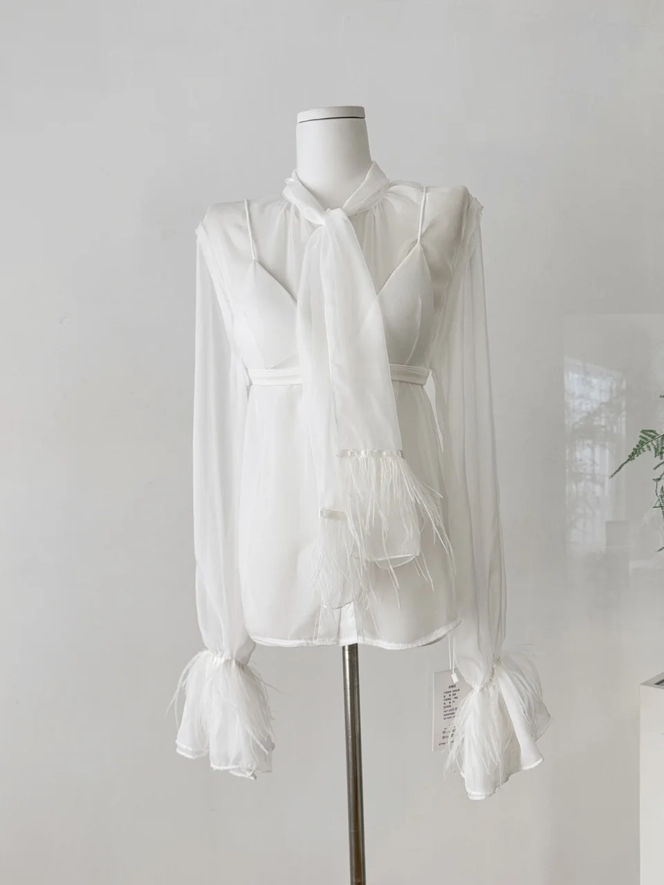 

Trendy Ins Gentle Thin See-tough Furry Sve Chiffon irt + Inner Match Outer Wear Strap Vest Long Sve Regular Length ...