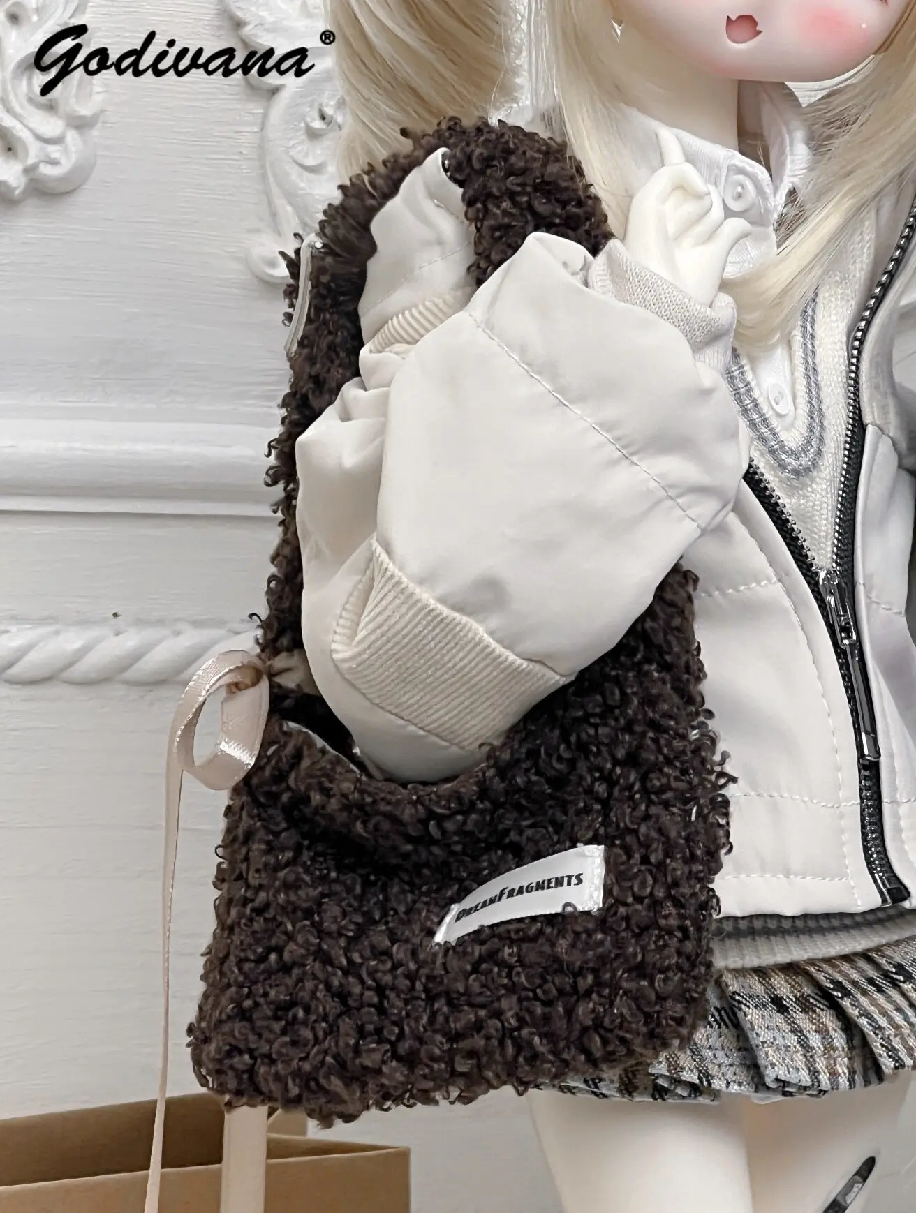 1/4 BJD Doll Bags Autumn and Winter New Sweet Casual Versatile Hairy Messenger Bag for Mdd Bear Girl Doll Bag