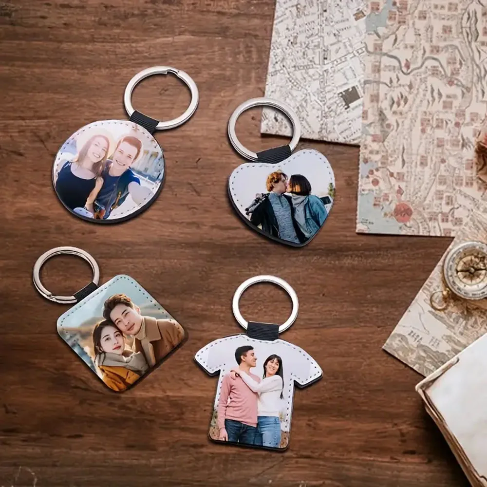 سلاسل المفاتيح الجلدية المخصصة بأشكال مختلفة كما المعلقات الرئيسية مع صور مخصصة إرسال هدية عائلية لصديق بالجملة