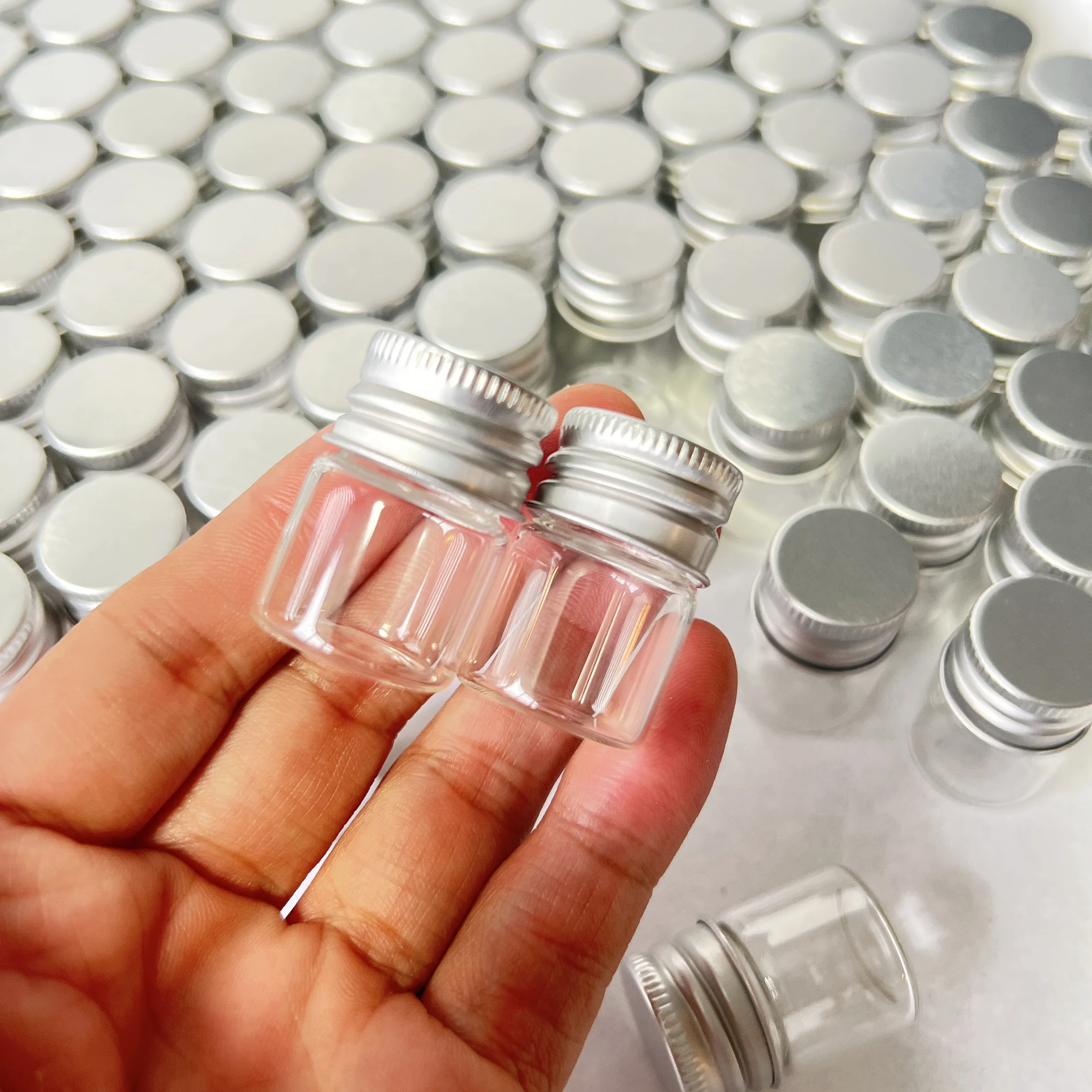 50 /100 Pcs 5ml Tiny Clear Glass Jars Silver Screw Caps 13×22×30mm Perfect Mini Containers Vials Glass bottles Home Decor