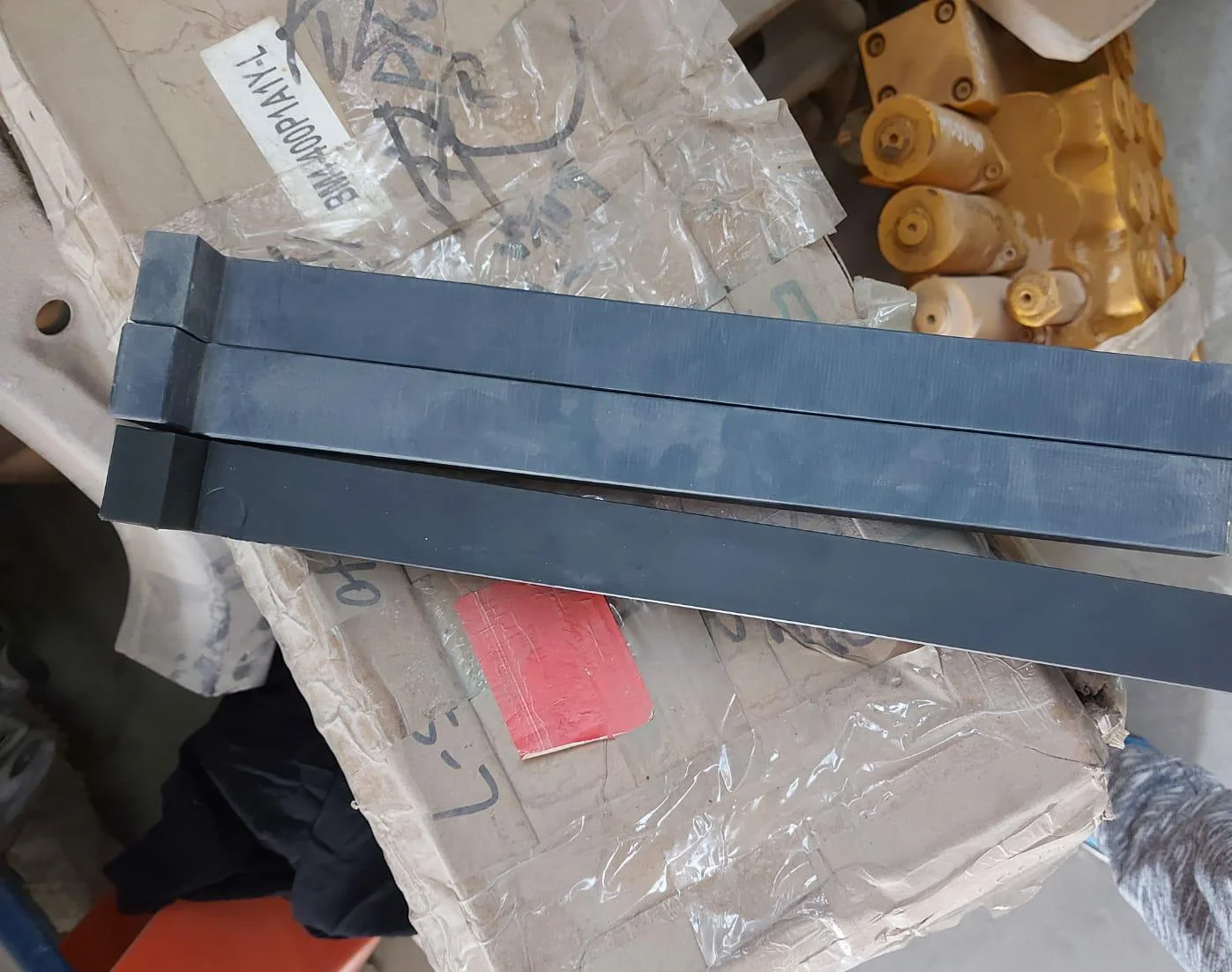 Crane spare parts, including telescope boom pads for construction machinery