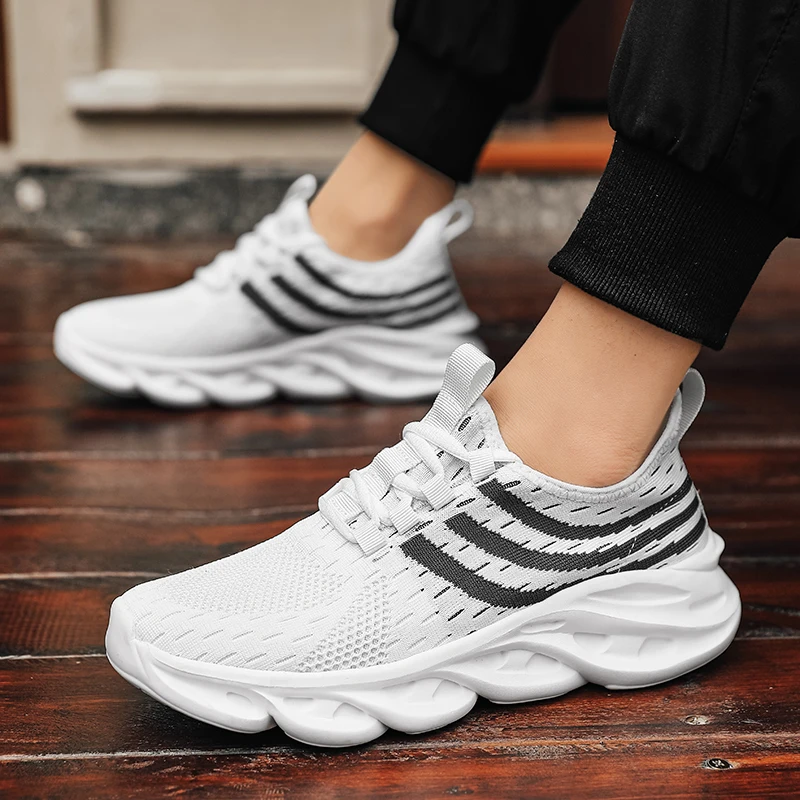 Nieuwe Designer Heren Casual Sneakers Ademende Mesh Oppervlak Lichtgewicht Hardloopschoenen Wandelen Platte Fitness Herenschoenen Grote Maat