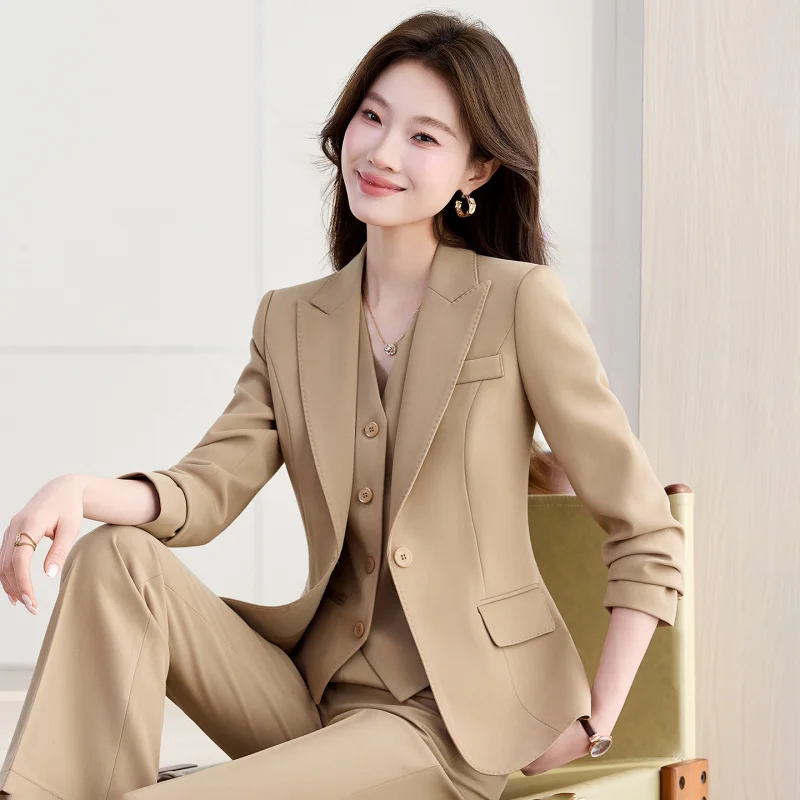 

Модный и элегантный розовый костюм для женщин, новый весенний стиль, легкий деловой стиль, трендовый, омолаживающий, повседневный, для поездок на работу, профессиональный.