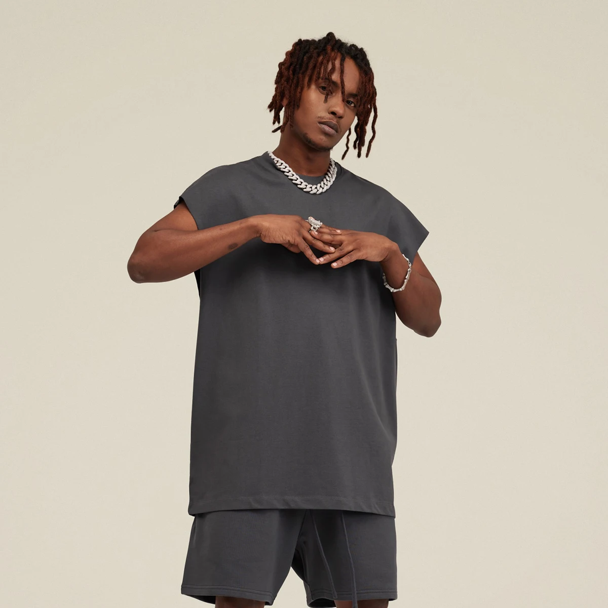 تيشيرتات رجالية عصرية لربيع وصيف 2025 100% قطن بدون أكمام تي شيرت رياضي للشارع للرجال بلون سادة تيشيرتات نسائية كبيرة الحجم