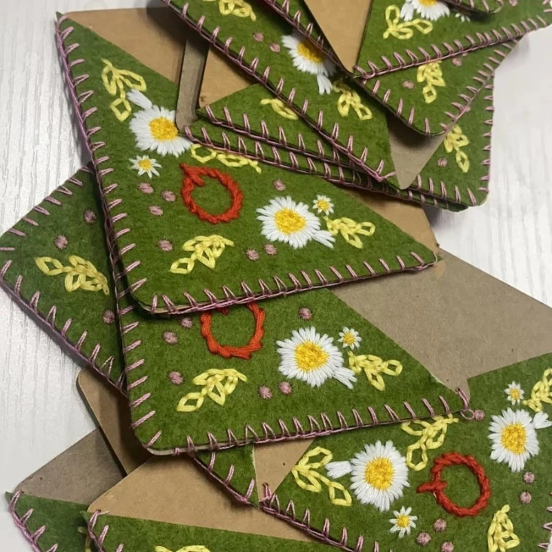 Hand Embroidery Corner Bookmark Felt Triangle Label Bookmark for Student Bookmark Stationery School Student Gift Office Supplies