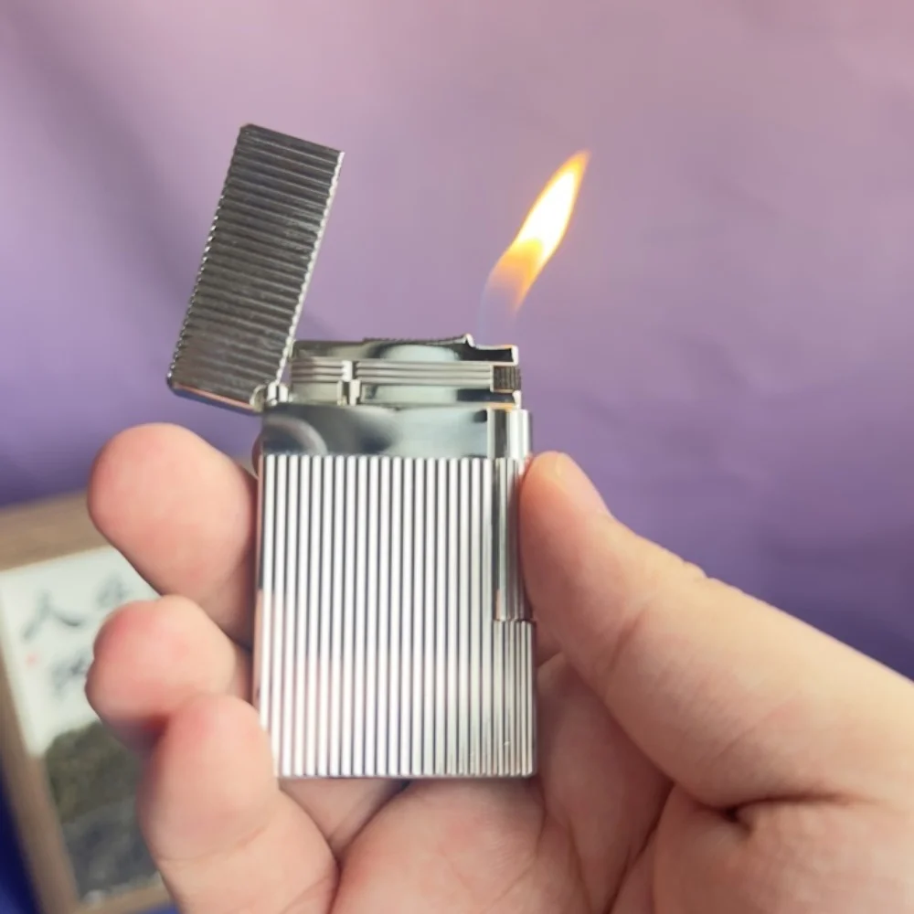 S.T.Dupont ولاعة فاخرة ذات علامة تجارية، جودة عالية، تصميم كلاسيكي، مملوءة بالغاز، تأتي مع مجموعة من الملحقات الأصلية. Dupont logo #1