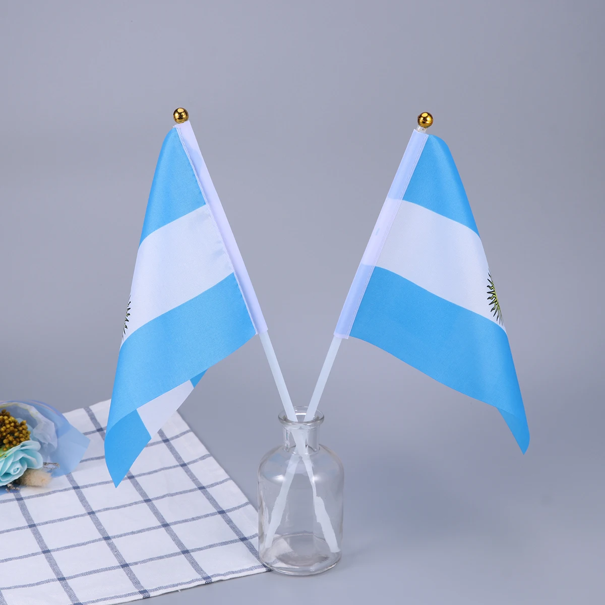 

20pcs Handheld Stick Flags Polyester Plastic Lightweight Portable Cheer Party Classroom Garden Festival Sports Clubs