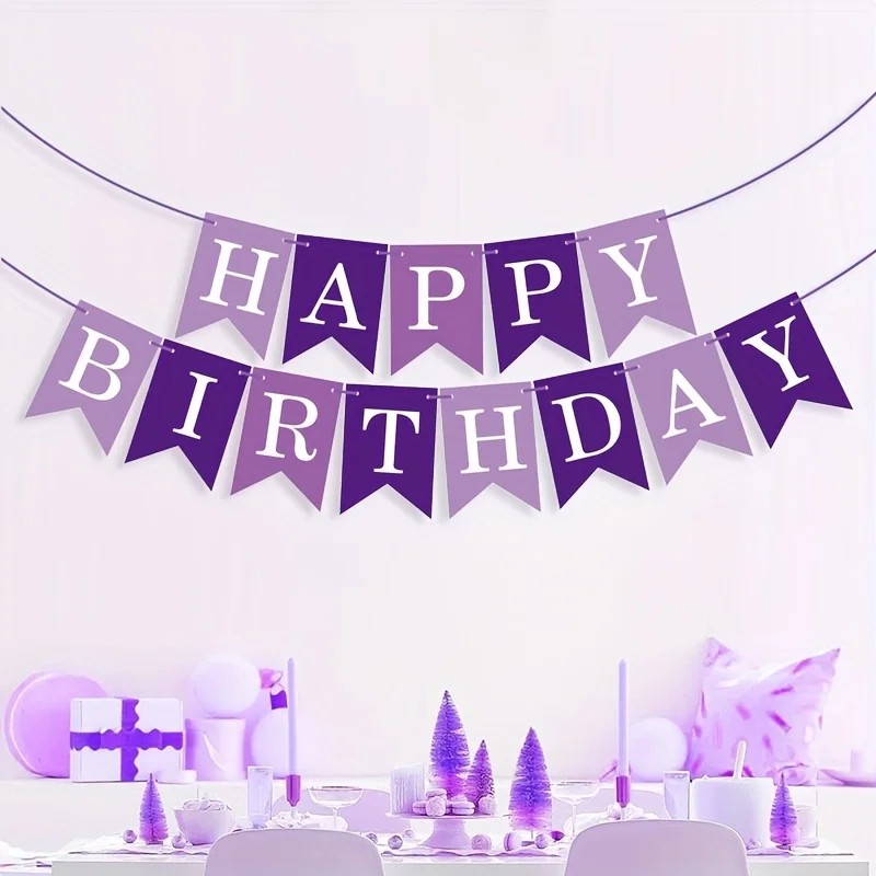 Lila Happy-Birthday-Banner, festlicher dekorativer Hintergrundstoff, kombiniert mit Blumengirlanden und Bändern.