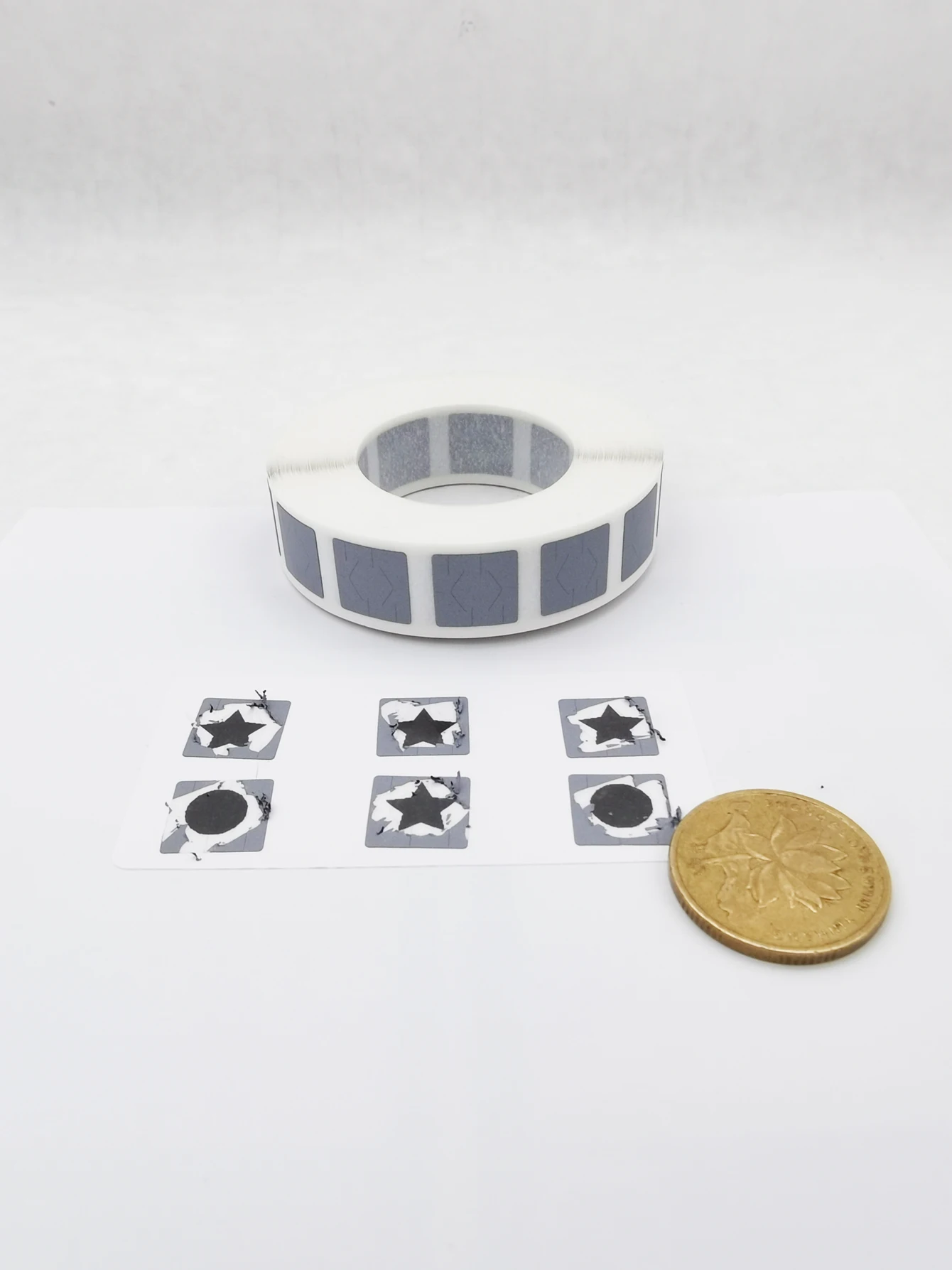Pegatina pequeña gris para tarjetas ganadoras, 1000 piezas por rollo, 10x10mm, recarga de tarjetas