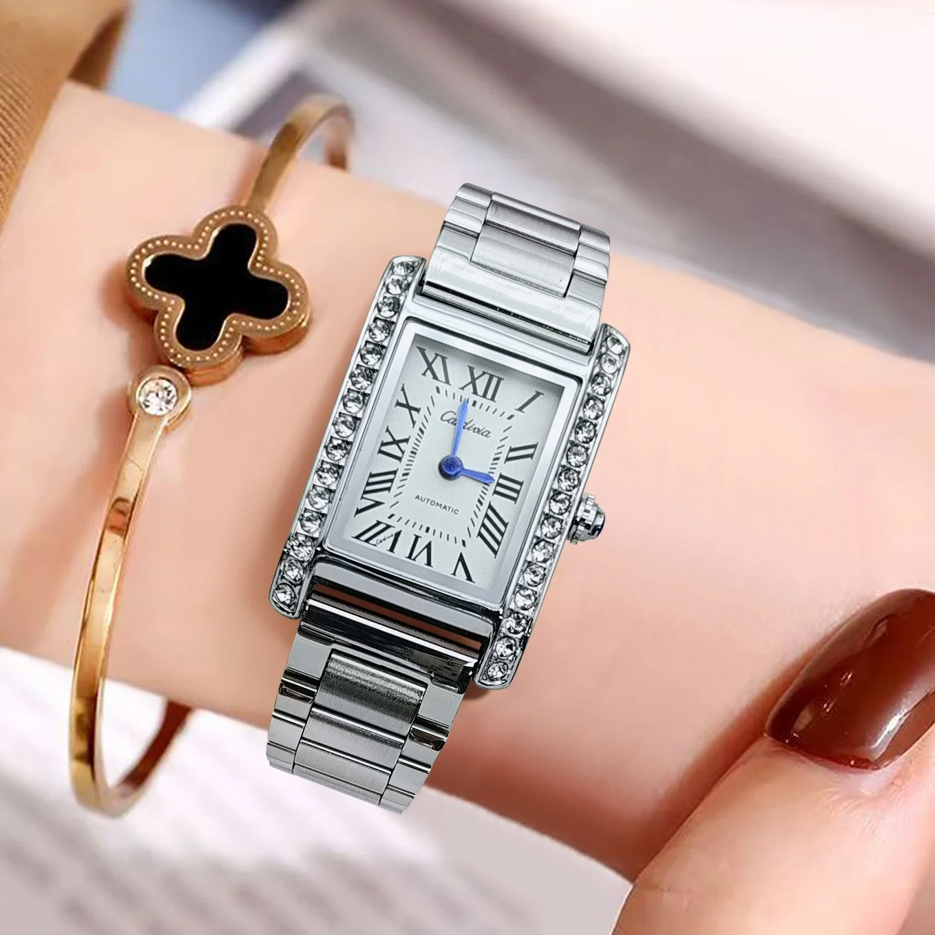 Luxurious Square Diamond-Encrusted Women's Quartz Watch, Classic Roman Numerals, Vintage Small Square Watch, Steel Strap, Leather Strap, Waterproof Versatile Wristwatch, High-End Niche Style, Commuter Business Women's Watch, Daily Gift, Birthday Present, Exquisite Trendy Fashion Accessory, Precise Timekeeping, Durable Women's Watch
