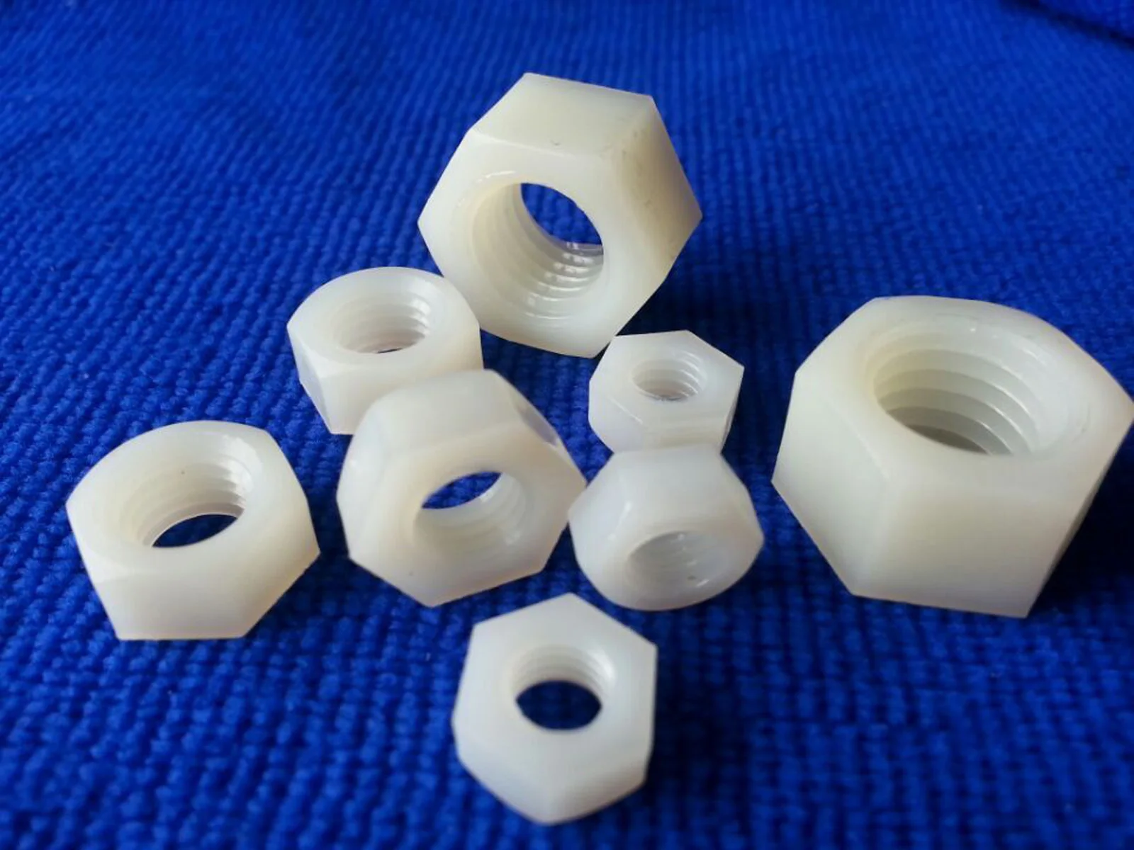 US Stock 50pcs M2 2.5 3 4 5 8 10 12 Nylon Screw Nut Hex Standoff Spacer White/Black