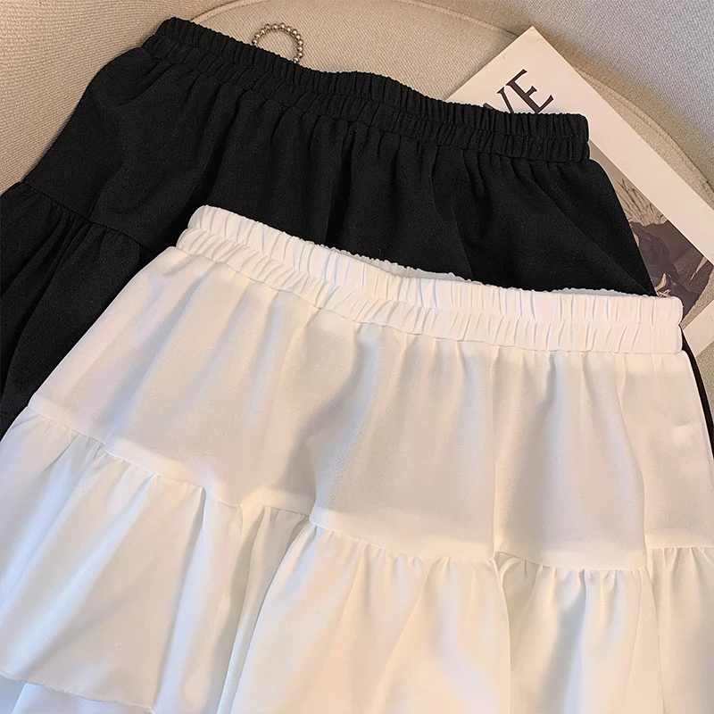 Plus-size women\'s Summer Casual skirt Black and white layered polyester skirt is loose and comfortable without lining