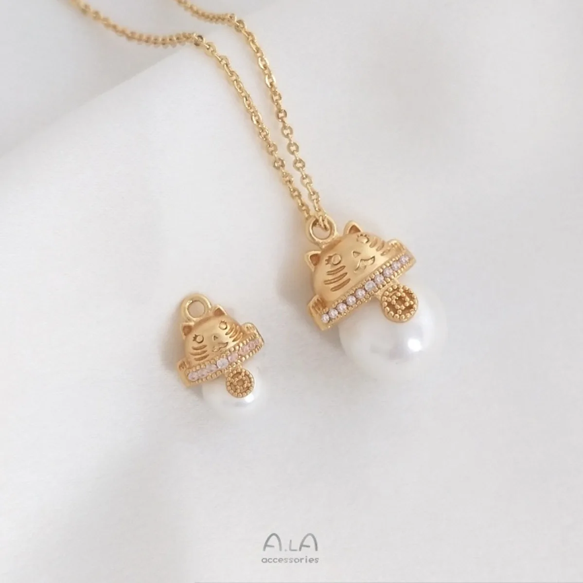 Brass 14K Gold Plated Anti-Tarnish CZ Lucky Cat Half Drilled Bead Settings Eye Pin Charms DIY Glue Pearl Crystal Pendant Finding