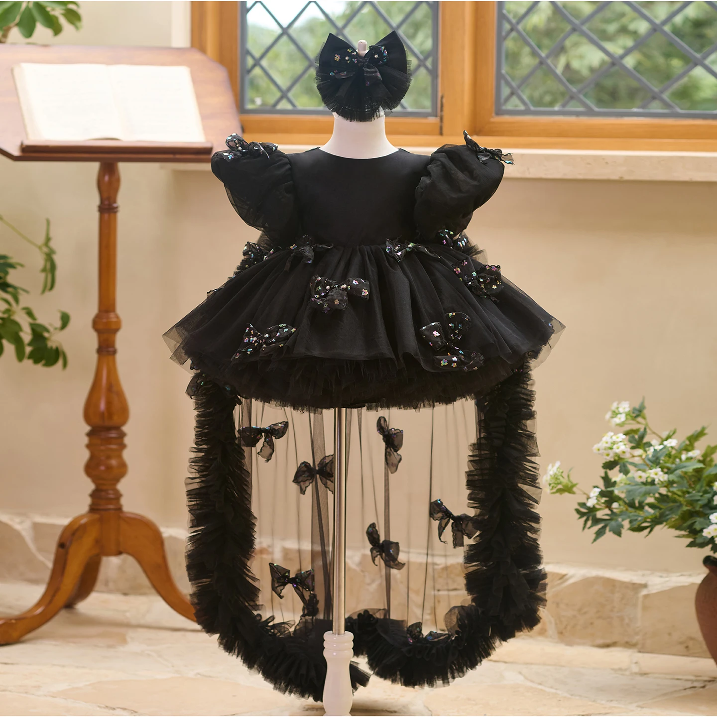 Princess Dress for Girls Children's Puffy Gown with Black Bow Trailing Baby Birthday Banquet Dress