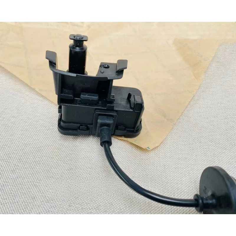 Original  Fuel Tank Door Lock Motor Control Actuator For VW Golf 7 MK7  Jetta E-Golf  Polo Skoda Rapid  5C6810773H 5C6 810 773 H - view 3