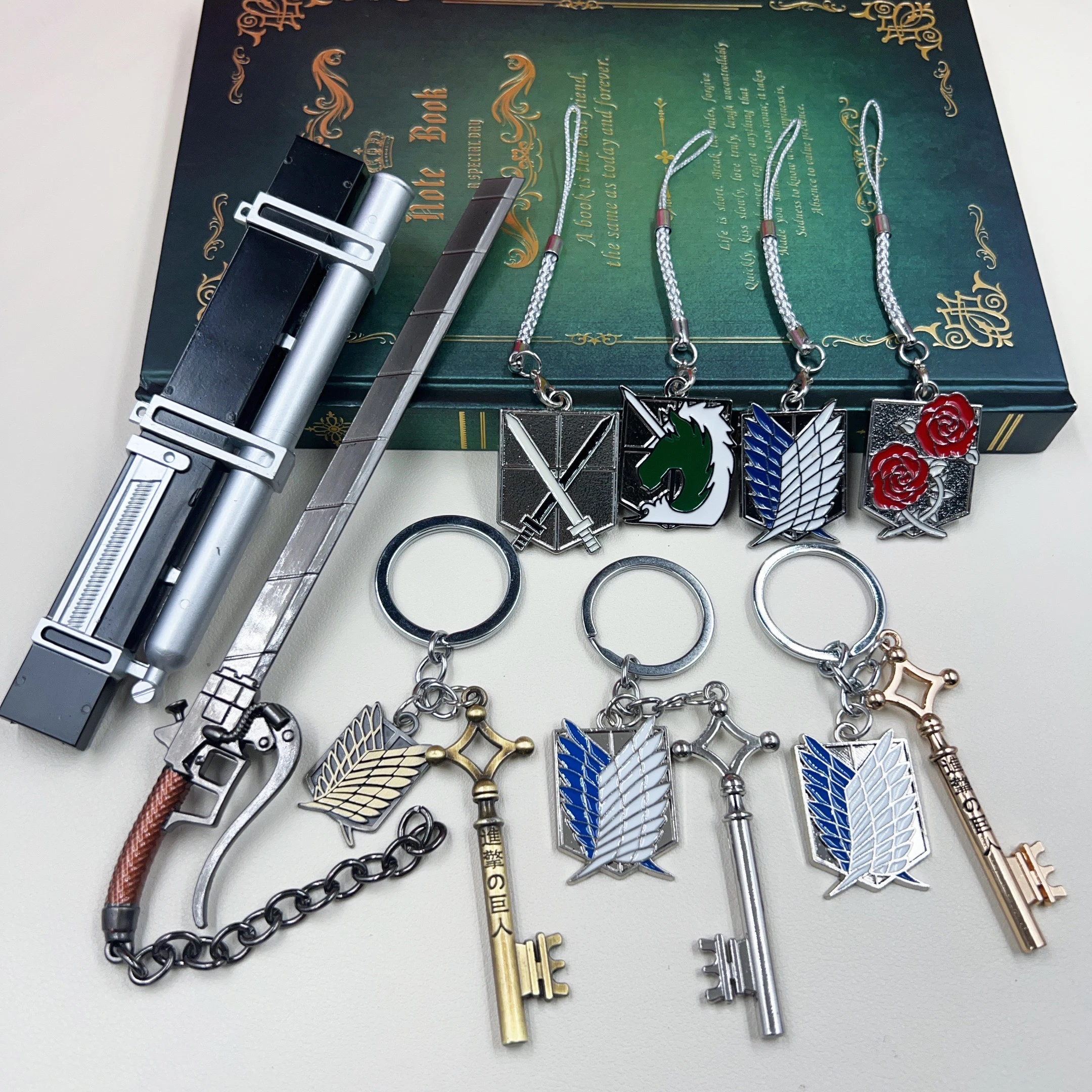 20cm Stereo Pneumatic Device Attack on Titan Sword Keychain Anime Replica Miniatures All Metal Eren Jaeger Sword Model Crafts